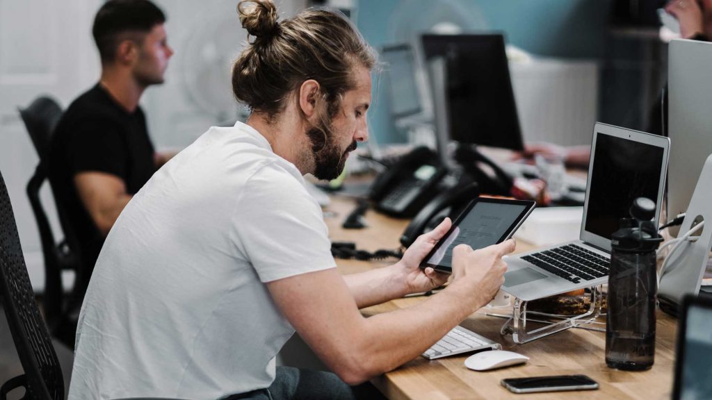 Why-Do-Remote-Programming-Jobs-and-Where-to-Find-Them-on-digitaldistributionhub